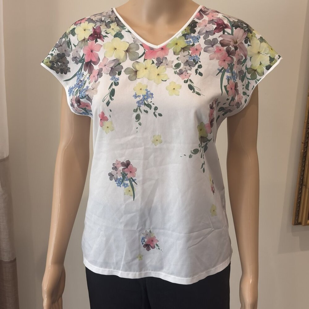 Ted Baker London White Floral Short Sleeve Top - Size 4 (small)
